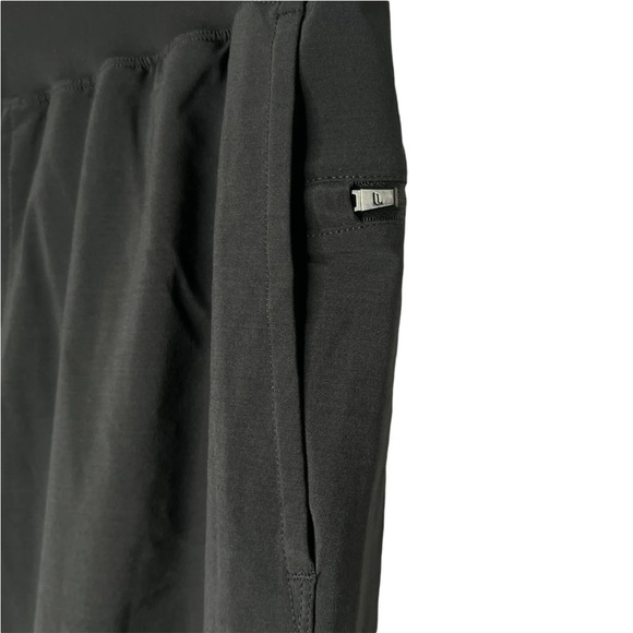 Fabletics Men’s The Franchise Shorts 9" Inseam Zip Pockets Black Size XL New - Picture 4 of 6